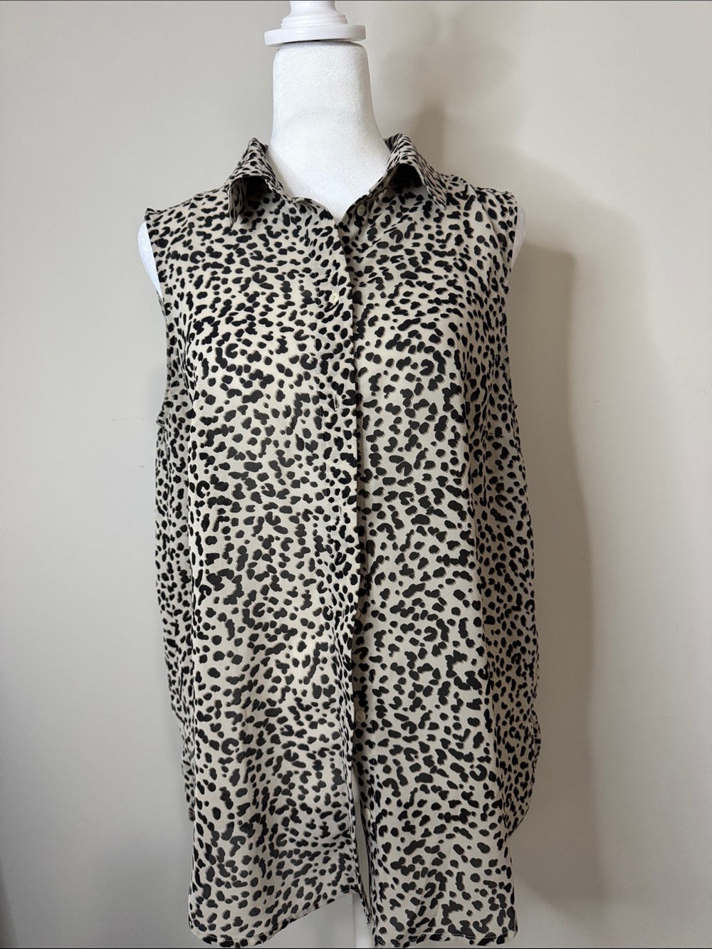 H&M Sleeveless Button-Up Leopard Print Blouse in Beige and Black